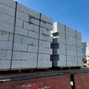 黄冈 路沿石装车出货