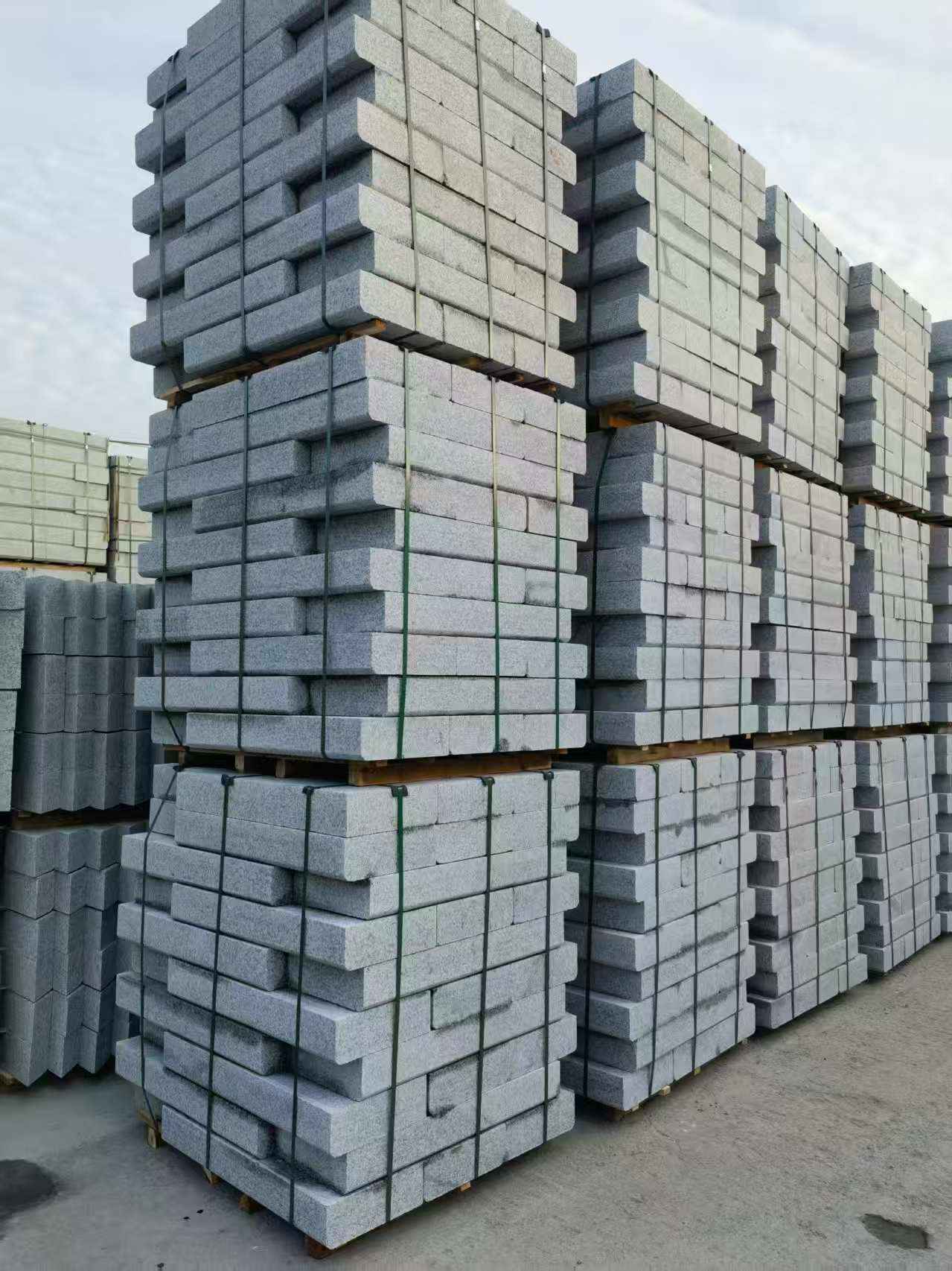 黄冈 路沿石（路侧石），颜色一致，尺寸标准