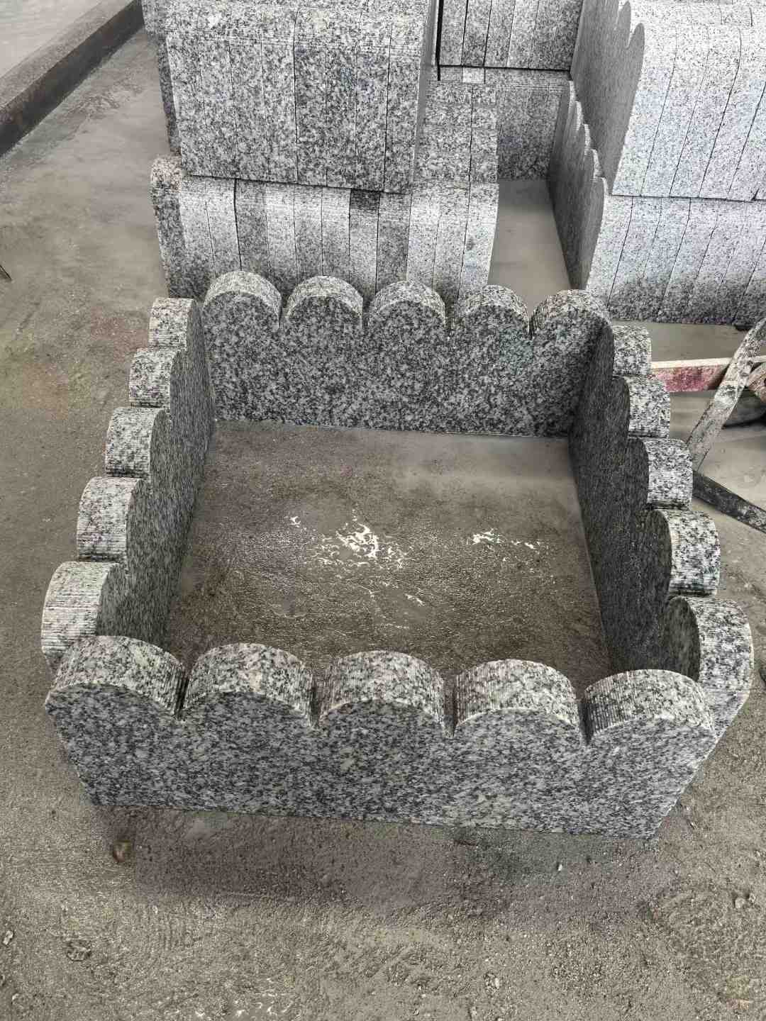 黄冈 花边石、花坛围栏石、花池界石、菜园栅栏石、镶边石、波浪状界石介绍