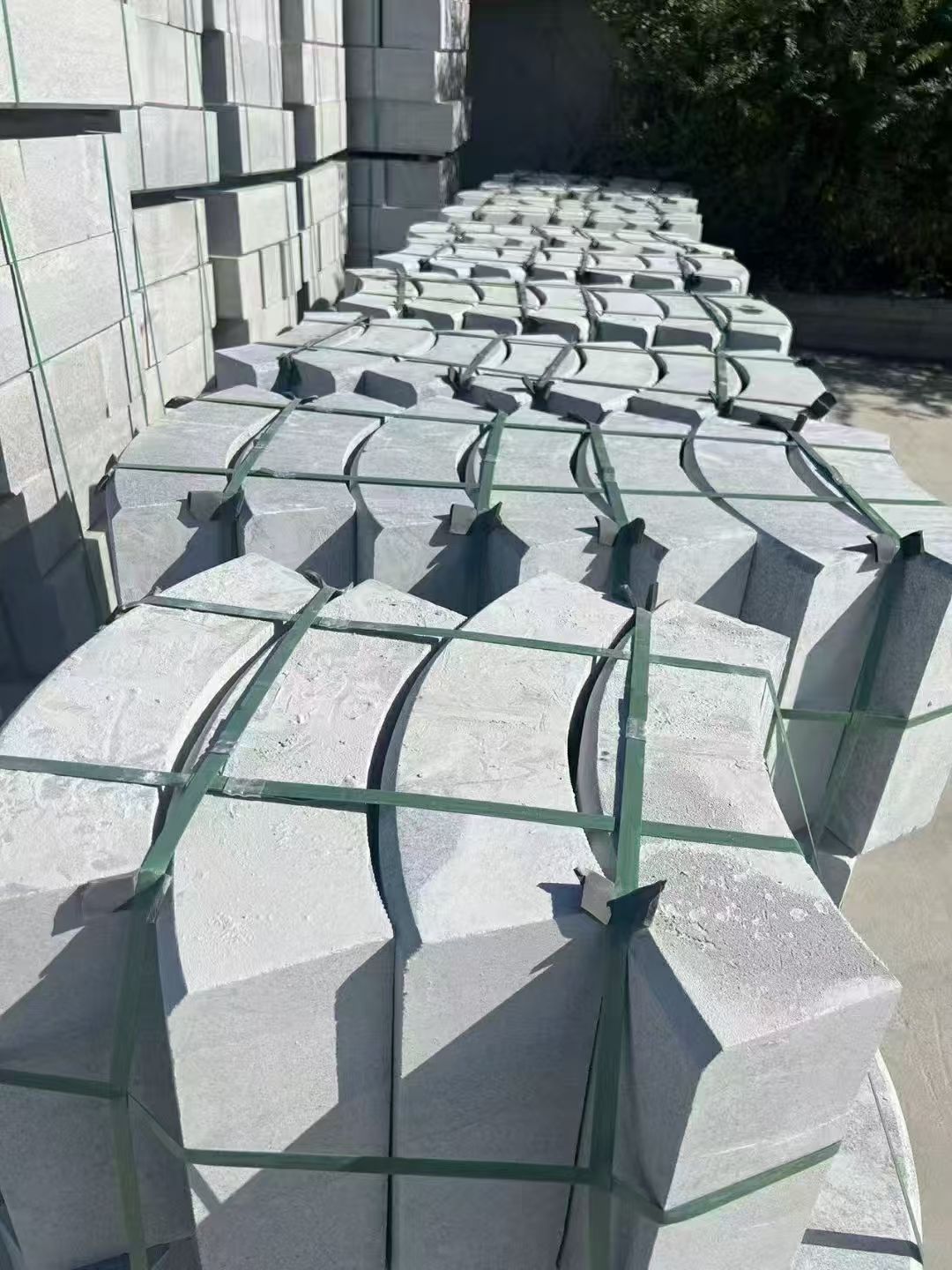 黄冈 芝麻灰弧形路沿石