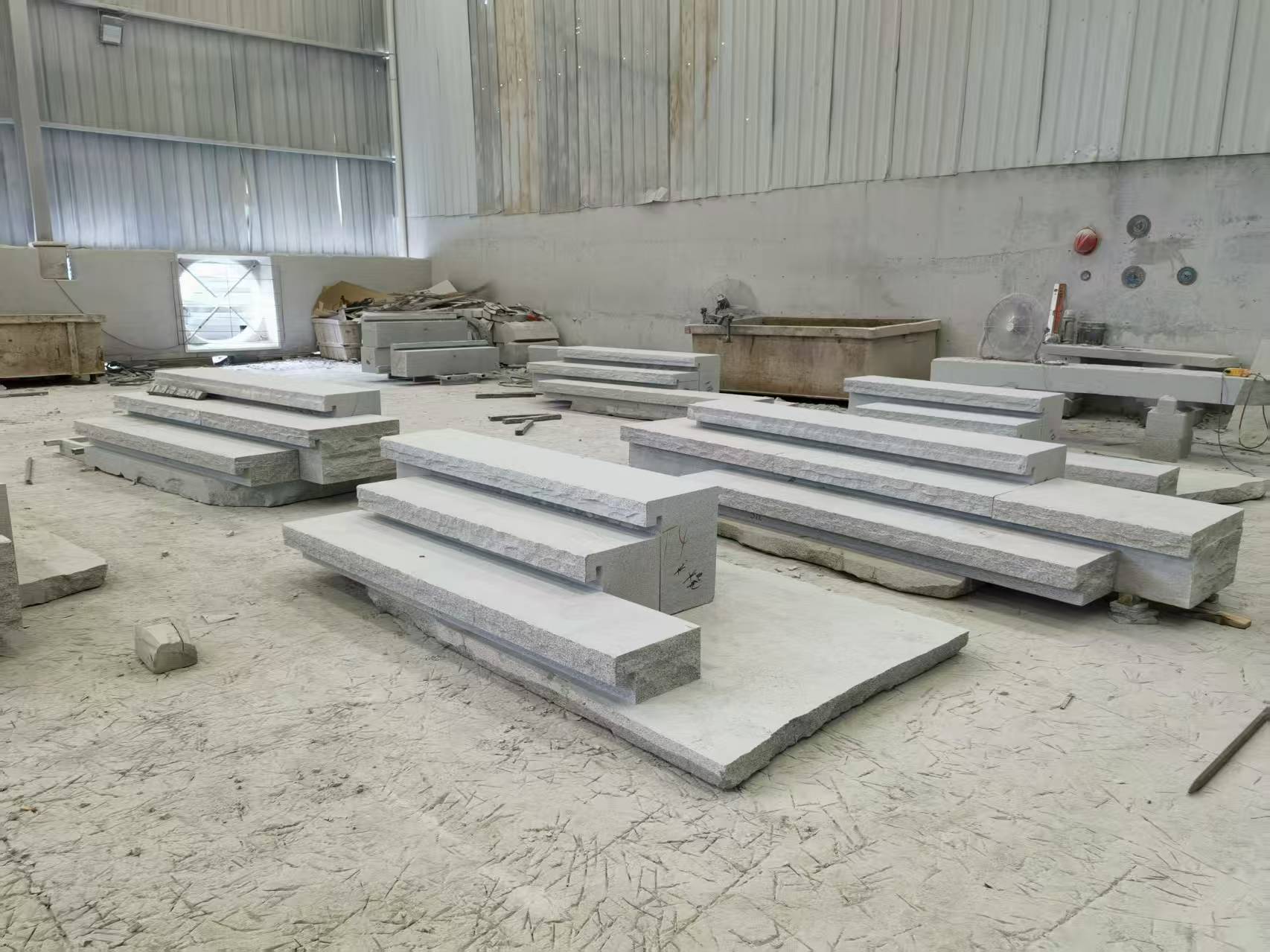 黄冈 整石台阶（大面火烧+侧面自然面），出货前厂内拼装