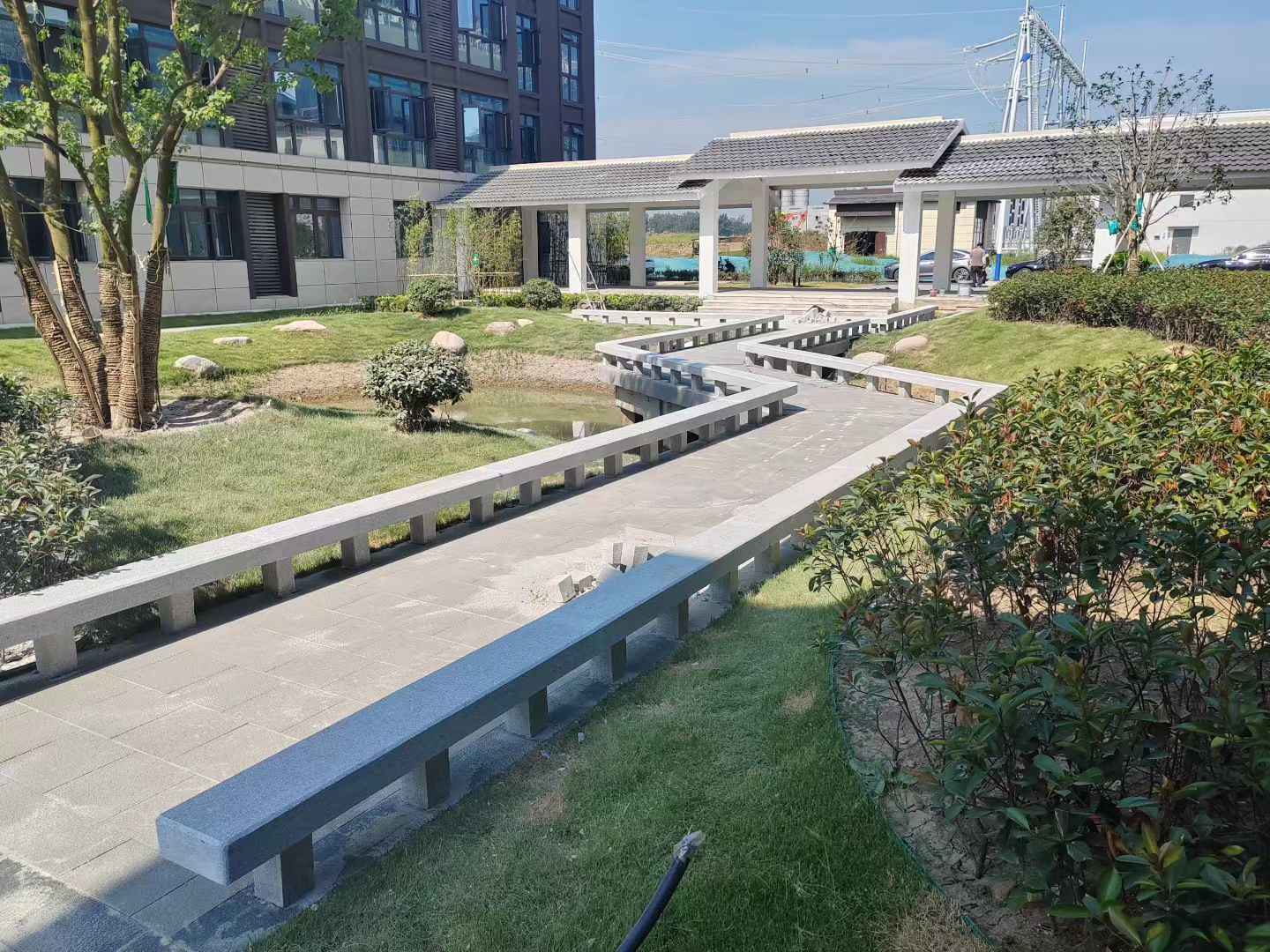 黄冈 芝麻灰小区坐凳&栏杆安装效果